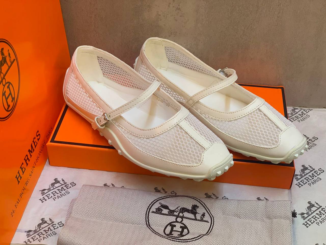 Hermes Kichu ballet flats 
Good quality 
Size 36-41  
230 dhs✅

Zain88
♥️♥️♥️