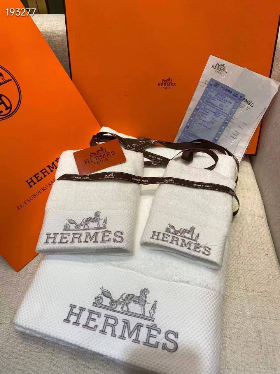 *New collections*
TOWEL                                             
*s 31x31*
*m 31x75*
*L 80x150*                                          
*Super Master quality*
380 dhs✅

Zain308
♥️♥️♥️