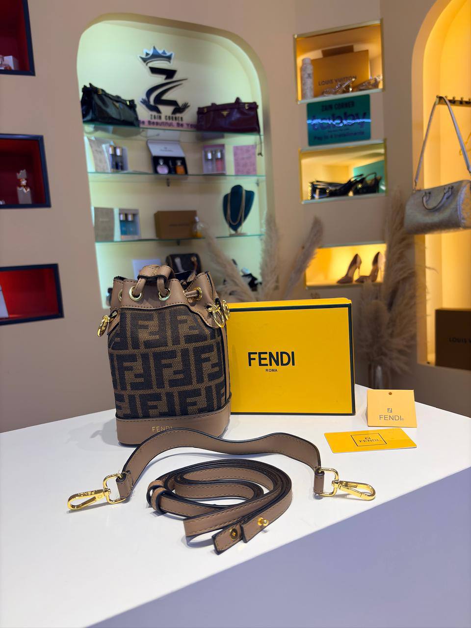 Fendi
95 dhs💛
with box

Zain04
♥️♥️♥️
Zc