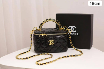 Chanel hot design

First quality +🎁

Size : 18  * 11 cm
95 dhs🇦🇪🇦🇪

 with box🎁

Zain115
♥️♥️♥️