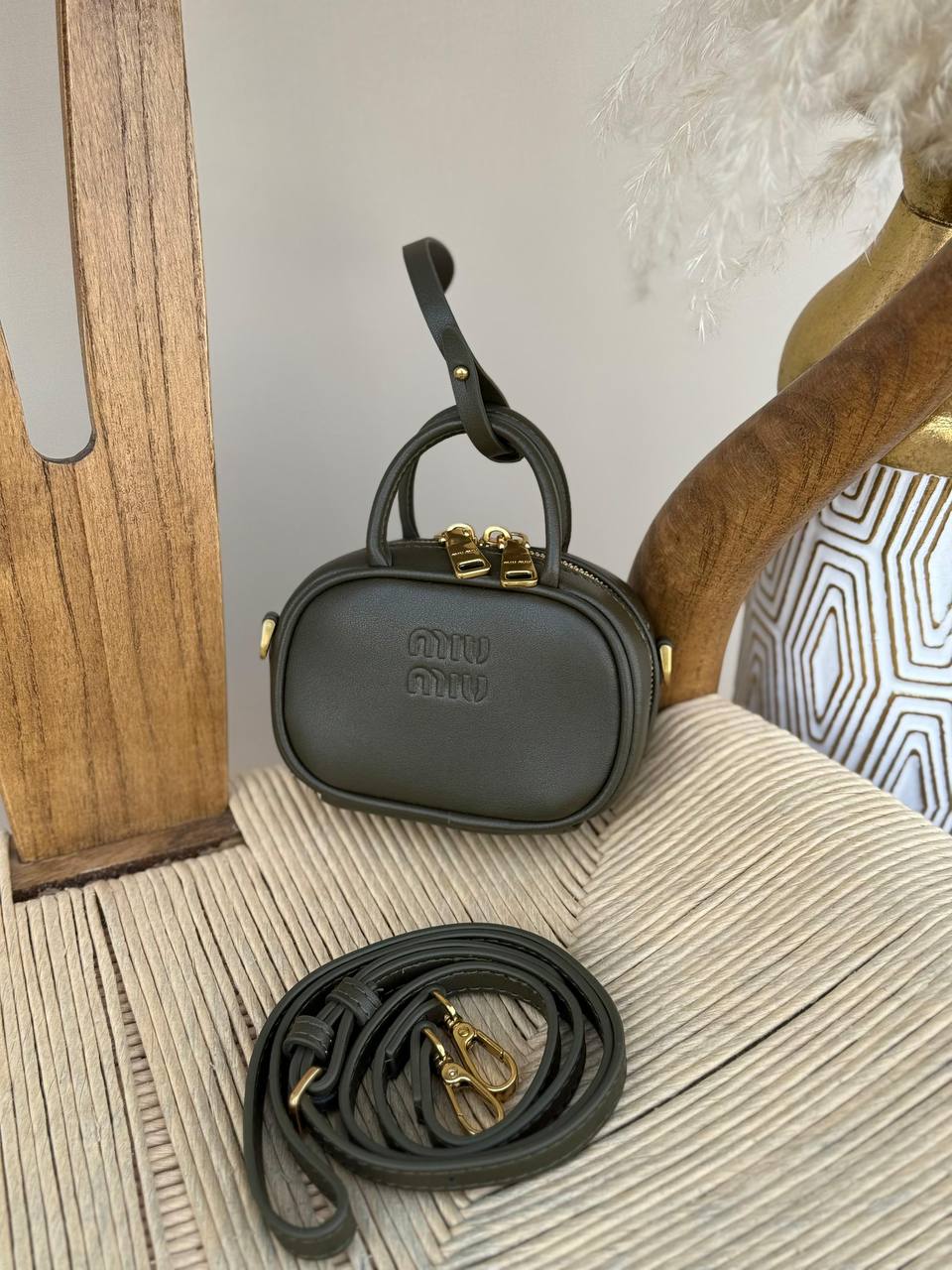 MIU MIU
12cm
260 dhs✅
Super Master Quality✨✨✨
With box🎁

Zain167
♥️♥️♥️