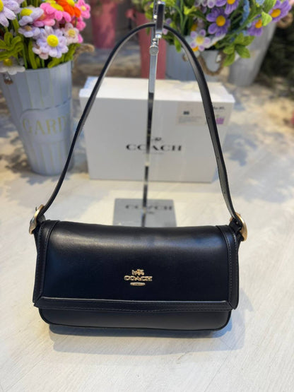 COACH  
ETTA
26cm
105 dhs❤️

with box
🎁🎁🎁

Zain44
♥️♥️♥️