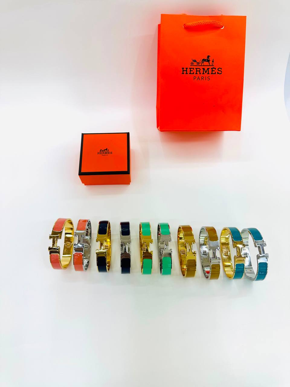 Hermes ❤️‍🔥*
Bangle 🦋
Stainless Steel 💯
With black boxes 🗃️ 
20 dhs🇦🇪🇦🇪

With brand boxes 📦 
30 dhs🇦🇪🇦🇪

With master box 🗃️ 
40 dhs🇦🇪🇦🇪

Zain216
♥️♥️♥️