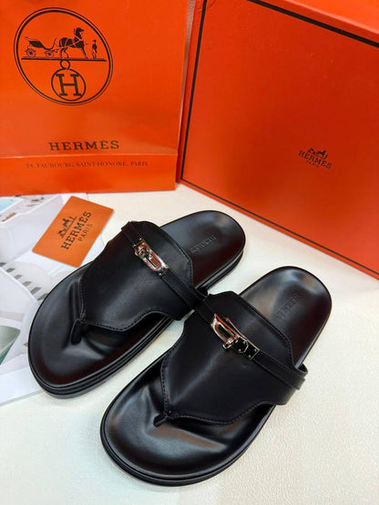 Hermes
Size 36 to 41
90 dhs✅

Zain236
♥️♥️♥️