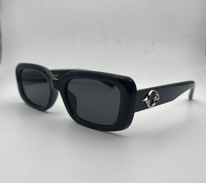 Gentle Monster 
Sunglasses 🕶️ 
good quality 💯
With master box 🗃️ 
50 dhs❣️

Zain273
♥️♥️♥️
