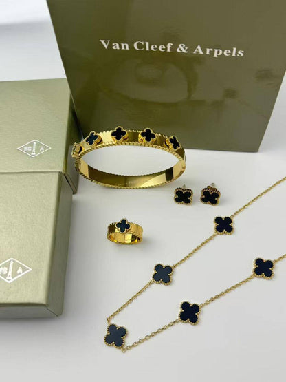 *Stainless steel SET 💯*
Necklace ❤️‍🩹
Earring 🍁
Breslat ❣️
Ring 💍 free size

With normal boxes 📦 

And paper bag 🛍️
45 dhs🪙

Zain216
♥️♥️♥️