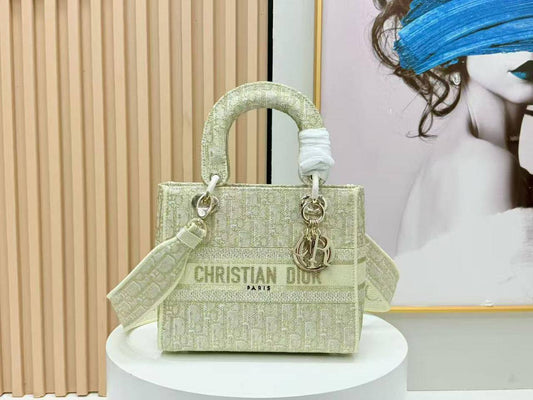 Dior 
Master ++
380 dhs🪙🌨️

Zain153
♥️♥️♥️