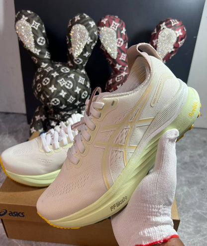 ASICS Kayano 32 
36-45 AVAILABLE 🤩
220 dhs✅

Zain242
♥️♥️♥️