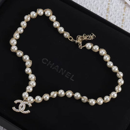 Chanel Set

Necklace 
Earrings 
Bracelet 
Master quality 💎

175 DHS normal box 📦 
185 DHS master box 🗃️


zain48
♥️♥️♥️