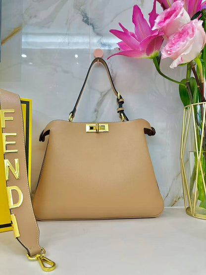 Fendi
High Quality
130 dhs🪙🌨️

Zain143
♥️♥️♥️