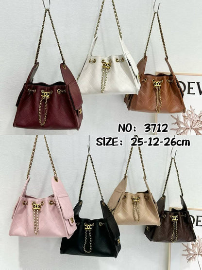 CHANEL 
25cm
110 dhs💛

Zain44
♥️♥️♥️