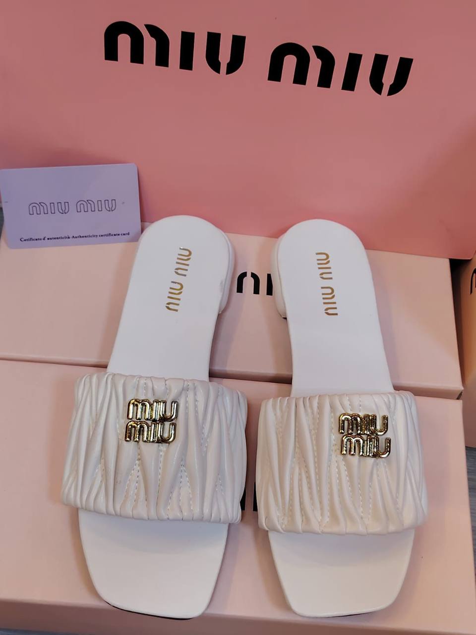 Miu Miu Slipper
High Quality 
Size 36 To 41
90 dhs✅

Zain120
♥️♥️♥️