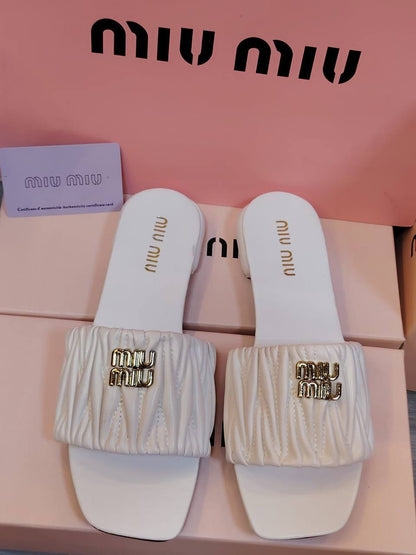 Miu Miu Slipper
High Quality 
Size 36 To 41
90 dhs✅

Zain120
♥️♥️♥️