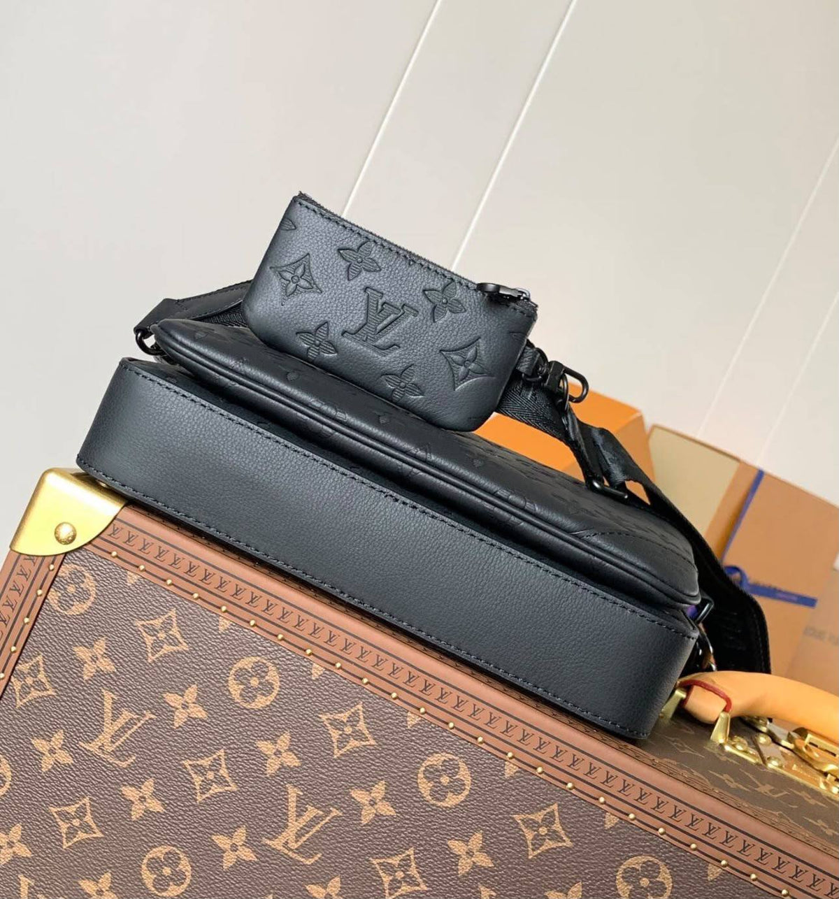 Lv

COPY ONE
 FOR MEN SLING BAG

215 dhs🇦🇪🇦🇪

Zain295
♥️♥️♥️