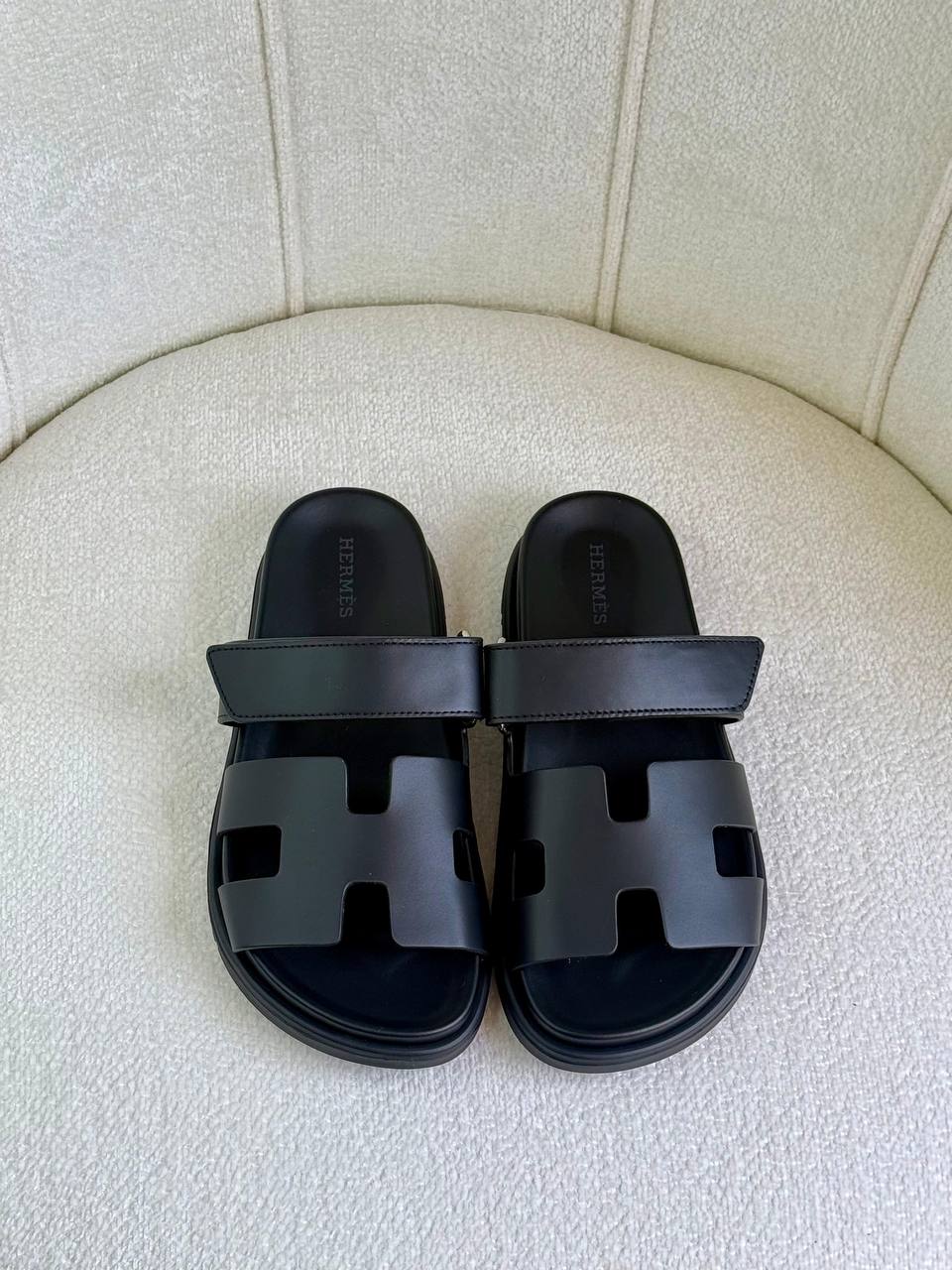 Hermes
Super *AAA* *+* Quality 💯 
With original packing🎁🎁
SIZE:36and42
Available now
450 dhs💓

Zain309
♥️♥️♥️