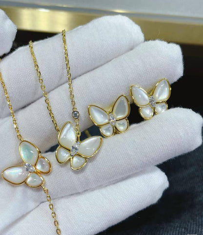 VCA SET❤️‍🔥*
Necklace 🦋
Earring🤯
Bracelet 💥
Ring 💍 free size
Master quality 💯
With normal boxes 📦 
170 dhs🪙💚
With master box 🗃️ 
210 dhs🪙💚

Zain216
♥️♥️♥️