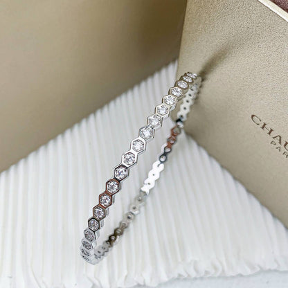 CHAUMET 🦋*
Bangle 💥
Master quality 💯
With black boxes 📦 
55 dhs✅
With master box 🗃️ 
130 dhs✅

Zain216
♥️♥️♥️