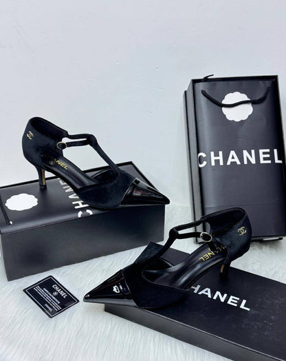 𝗖𝗛𝗔𝗡𝗘𝗟 𝗡𝗘𝗪 𝟯𝗖𝗠
💯high quality
Size 36-37-38-39-40-41
110 dhs🪙🌨️

Zain86
♥️♥️♥️