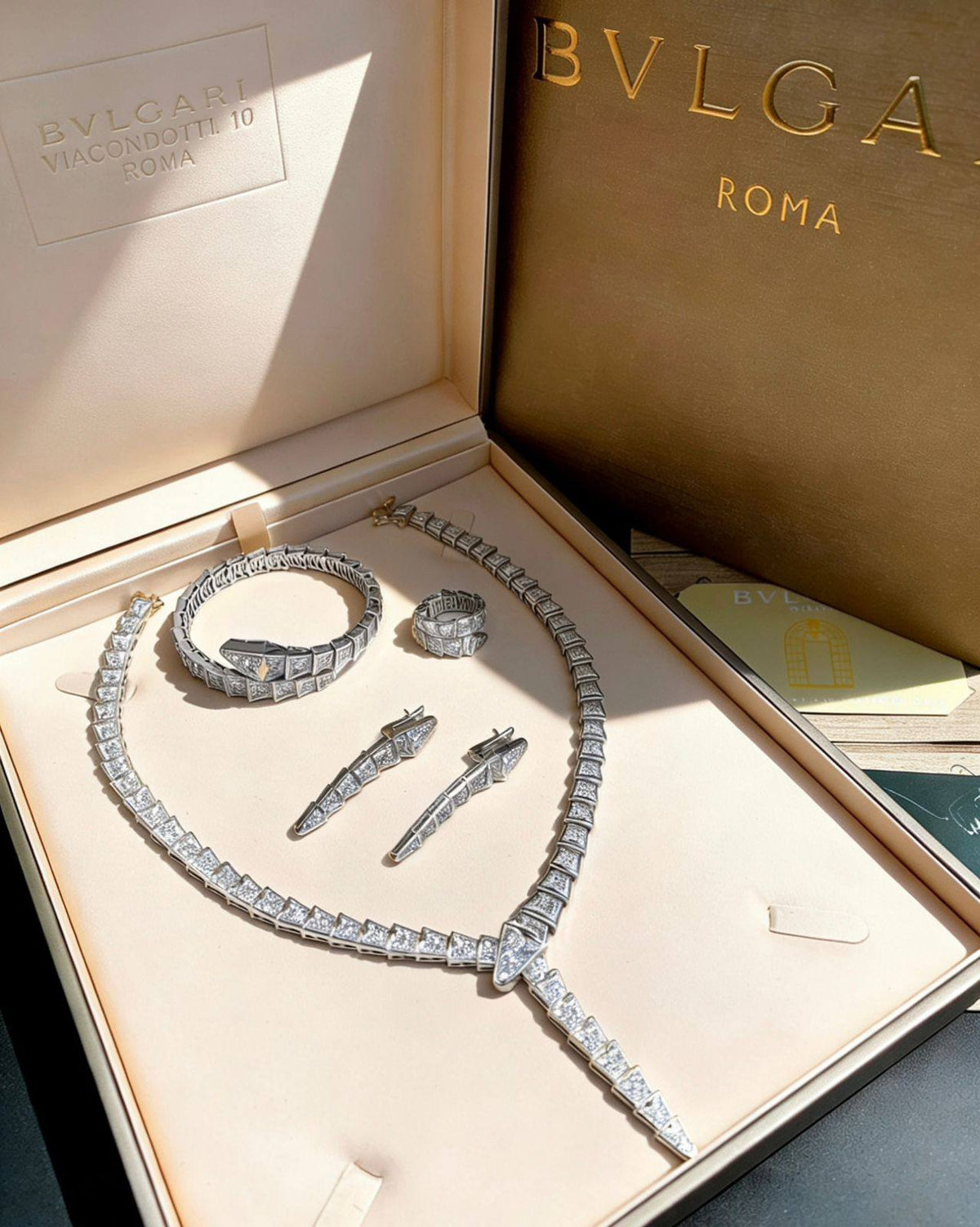 BVLGARI SET 
MASTER ✨💫
NECKLACE BANGLE EARRING RING
500 dhs🇦🇪🇦🇪

WITH BOX AND PAPER BAG🎁🛍️


WITH MASTER BOX AND PAPER BAG🎁🛍️
750 dhs🇦🇪🇦🇪

Zain89
♥️♥️♥️
