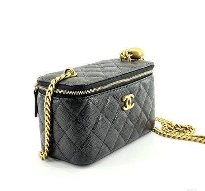 Chanel Makeup Style

95 dhs🪙💕
small size:12*11*7.5

100 dhs🪙💕
big size：17.5*8.5*11

with box
🎁🎁🎁
Very good quality

Zain07
♥️♥️♥️