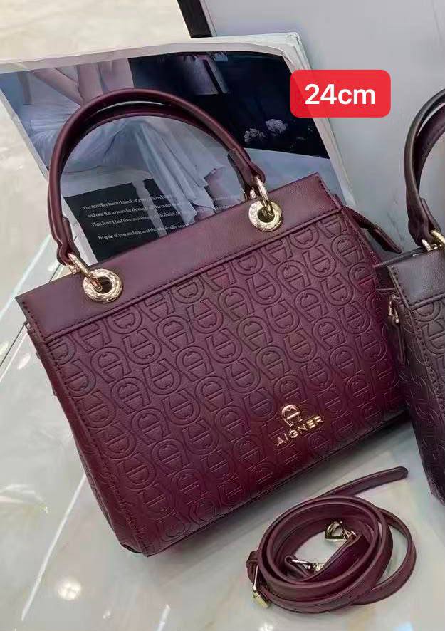 Aigner 
24cm 
110 dhs🇦🇪🇦🇪

Zain168
♥️♥️♥️