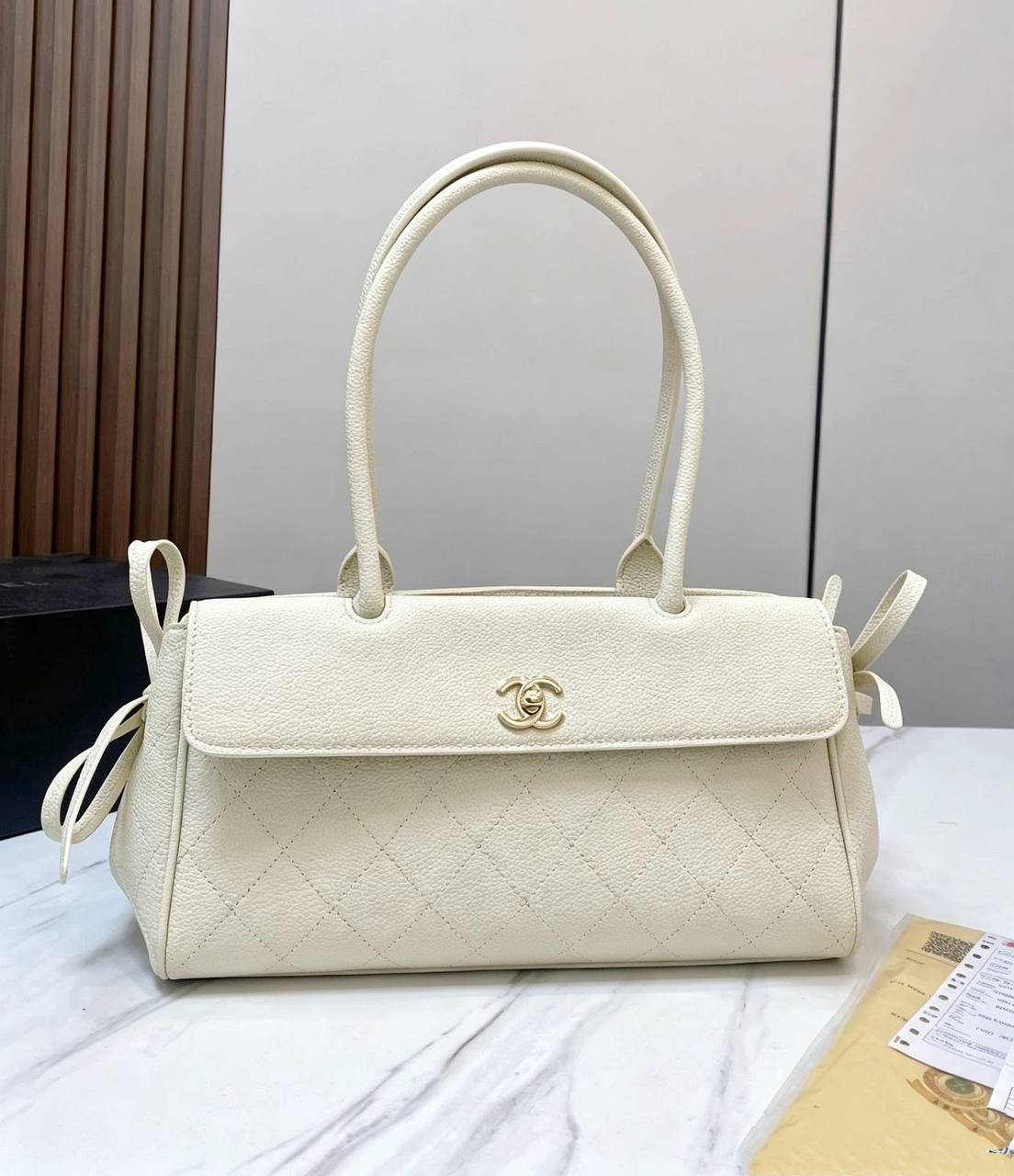 CHANEL 

NEW CAME 
MEDUIM SIZE 

GOOD QUALITY 
120 dhs🇦🇪🇦🇪

Zain39
♥️♥️♥️