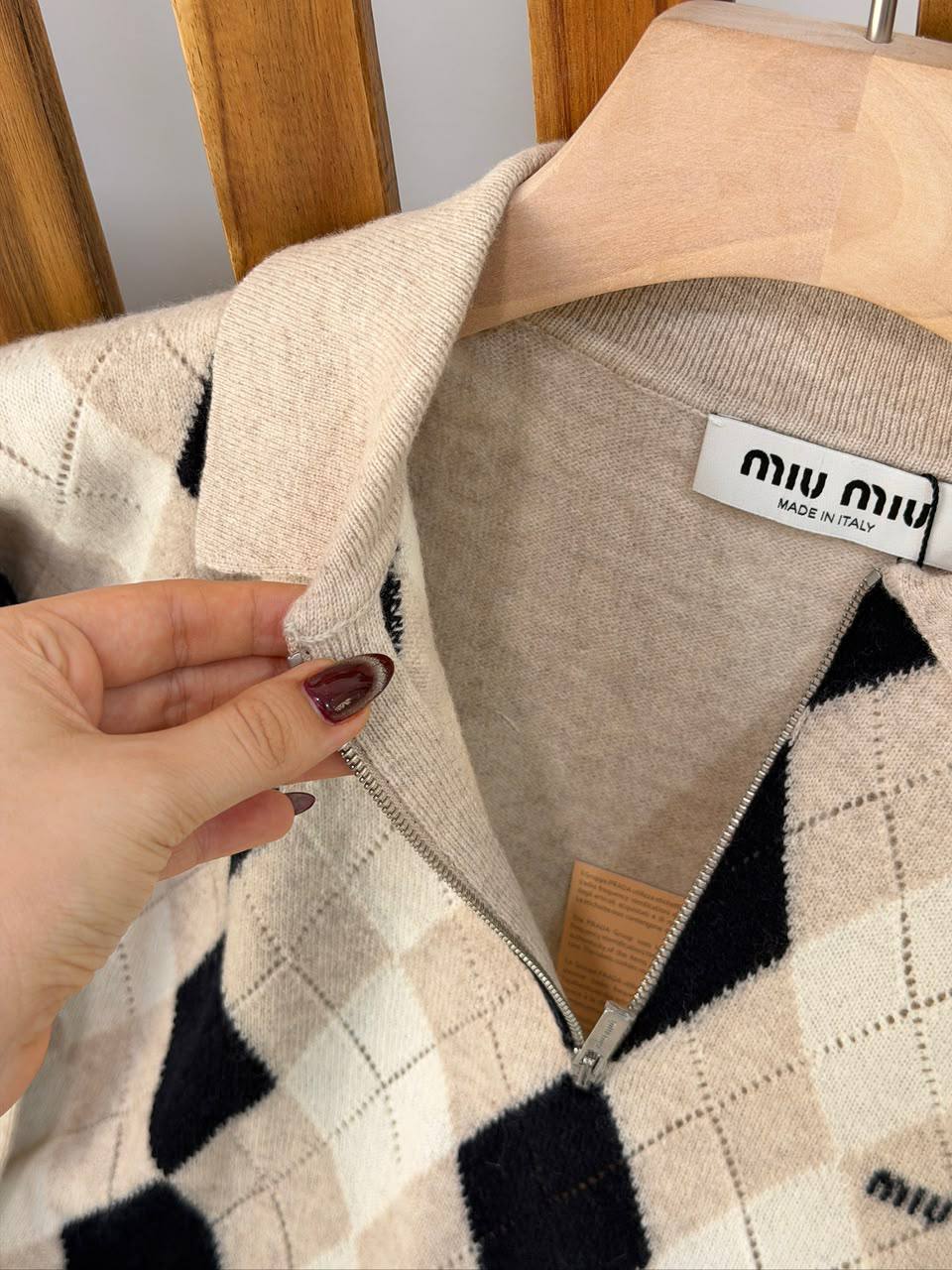❤️‍🔥✨MIU MIU NEW ❤️‍🔥✨
    ✨VIP QUALITY ✨
     💯 cashmere 
Size : 36-38-40-42
590 dhs🇦🇪🇦🇪

Zain287
♥️♥️♥️