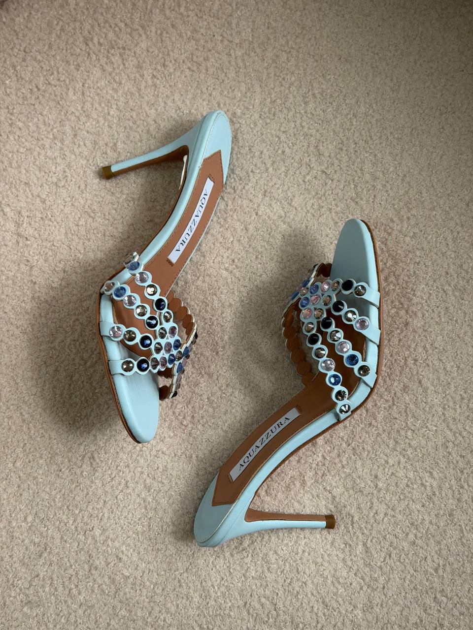 Aquazzura
𝑨𝑨𝑨 𝑸𝑼𝑨𝑳𝑰𝑻𝒀
𝑺𝑰𝒁𝑬 {36 𝒕𝒐 42}
𝑯𝑬𝑬𝑳 8.5 𝑪𝑴
490 dhs🇦🇪

Zain81
♥️♥️♥️