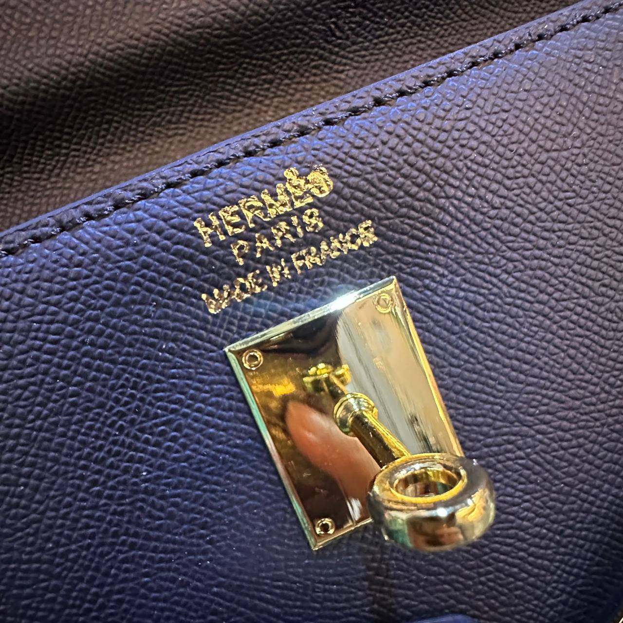HERMES KELLY BIG SIZE NEW CAME GOOD QUALITY 
120 dhs🇦🇪🇦🇪
Size: 28cm

Zain295
♥️♥️♥️