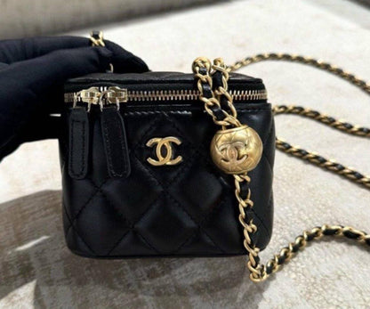 Chanel
90 dhs✅
With box

Zain219
♥️♥️♥️
