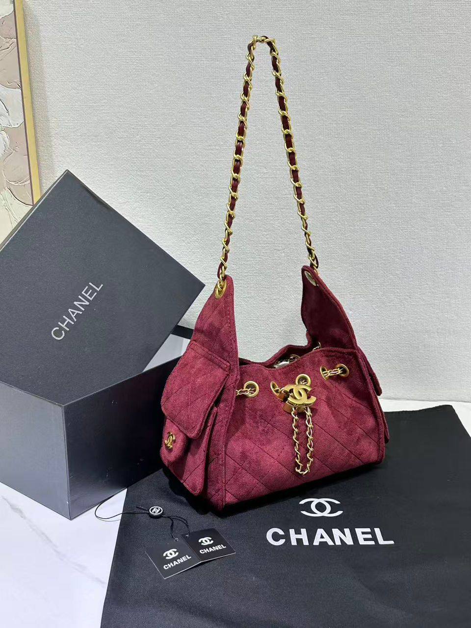 Chanel
110 dhs💓

with box
🎁🎁🎁

size 20×12×14cm

Zain42
♥️♥️♥️