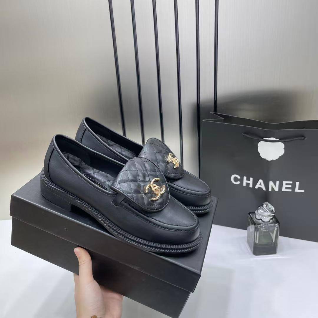 Chanel
Size 36-41
130 dhs🪙🌨️

Zain40
♥️♥️♥️