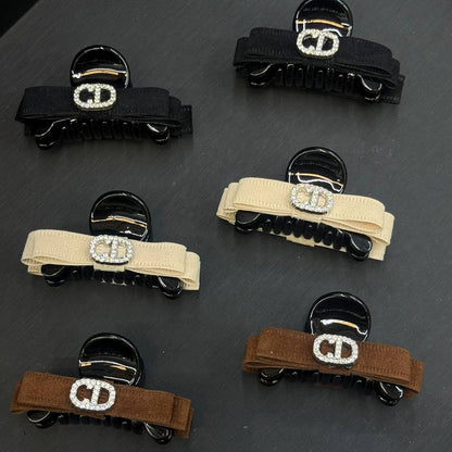 Hair clip 🦋
one pc 20 dhs🪙💕
2 pc 30 dhs🪙💕

Zain216
♥️♥️♥️