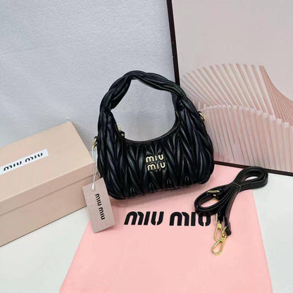 Miu Miu
withbox 
100 dhs🇦🇪🇦🇪

Zain143
♥️♥️♥️