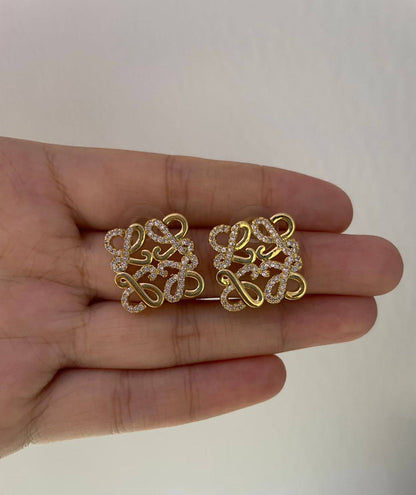 Loewe Earrings* 💕
Master quality 

45 AED normal box 📦

Zain48
♥️♥️♥️