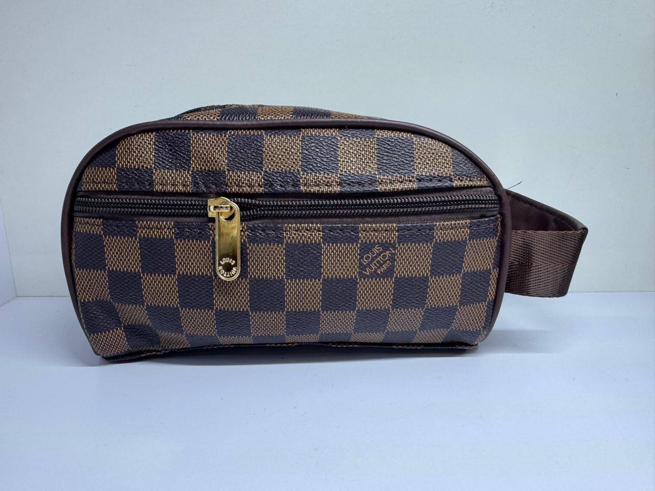 🎉 Man hand bag🎊
Good quality
Size : 21  * 12.5 cm
25 dhs✅

Zain115
♥️♥️♥️
