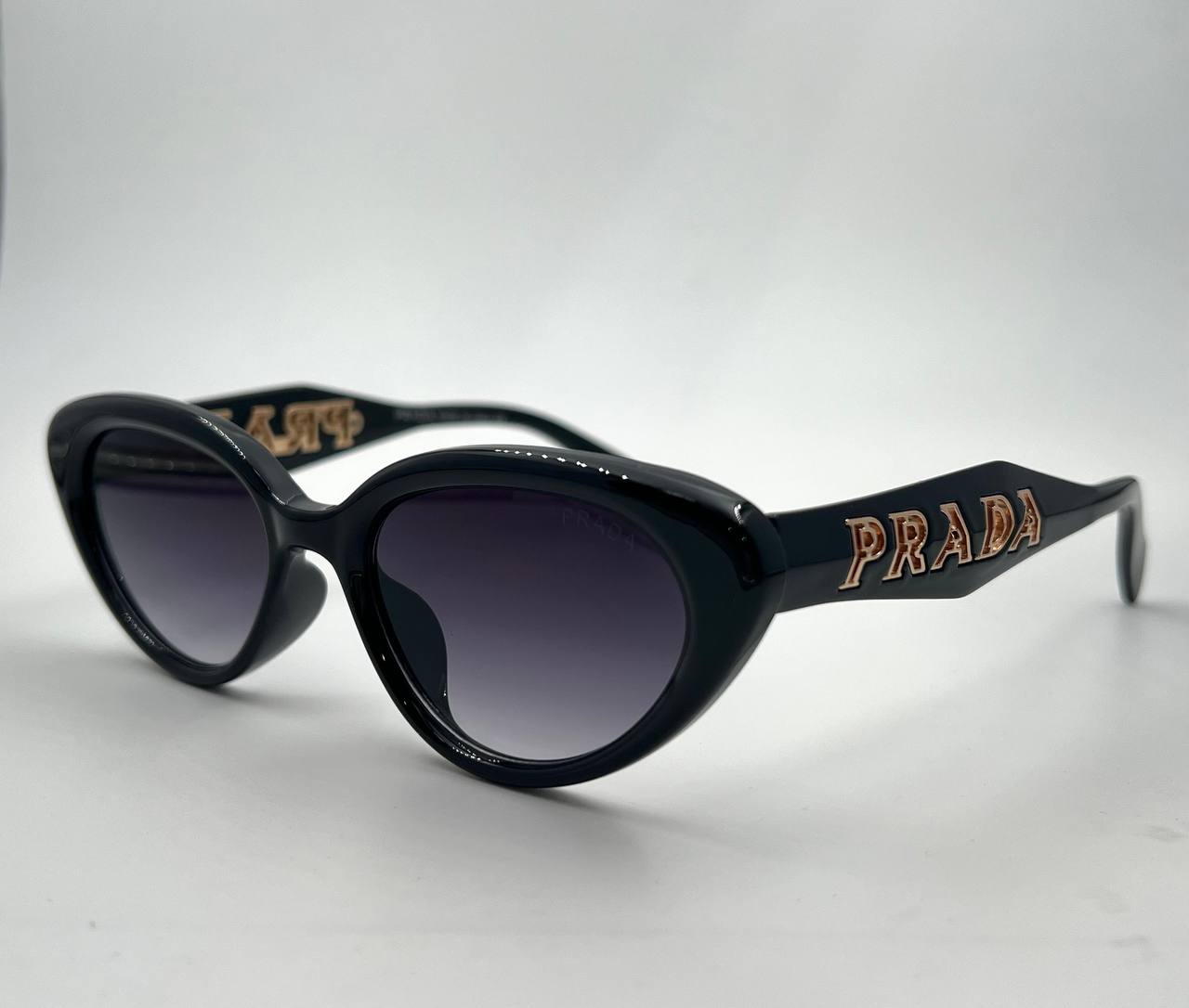 Prada
Sunglasses 🕶️ 
good quality 💯
With master box 🗃️ 
50 dhs🪙🌨️

Zain273
♥️♥️♥️