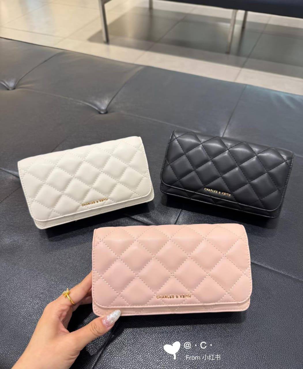 CK
Charles and keite
100 dhs✅
with box
🎁🎁🎁
Good quality

Zain07
♥️♥️♥️