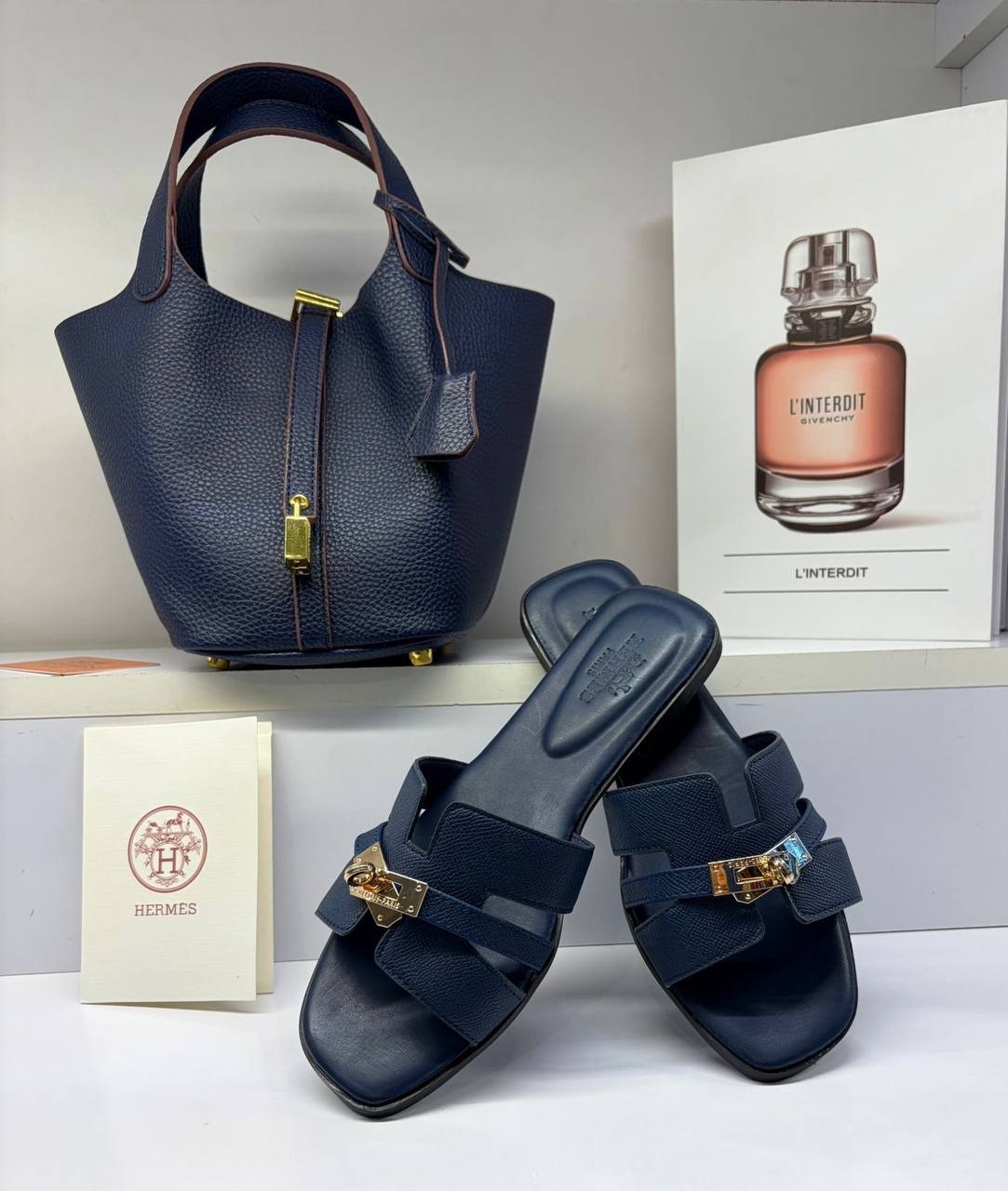 Hermes Bag + Slipper
160 dhs✅
Size 36…..41 
Size bag,15*20*19cm

Zain161
♥️♥️♥️