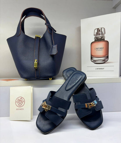 Hermes Bag + Slipper
160 dhs✅
Size 36…..41 
Size bag,15*20*19cm

Zain161
♥️♥️♥️