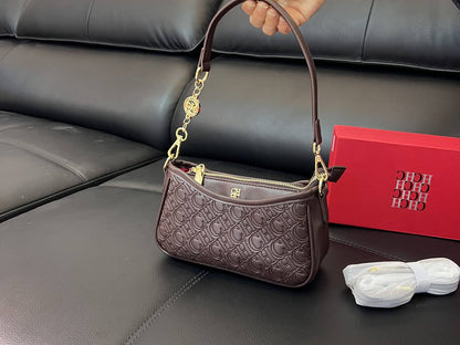 CH
90 dhs✅
with box
size 22cm

Zain26
♥️♥️♥️