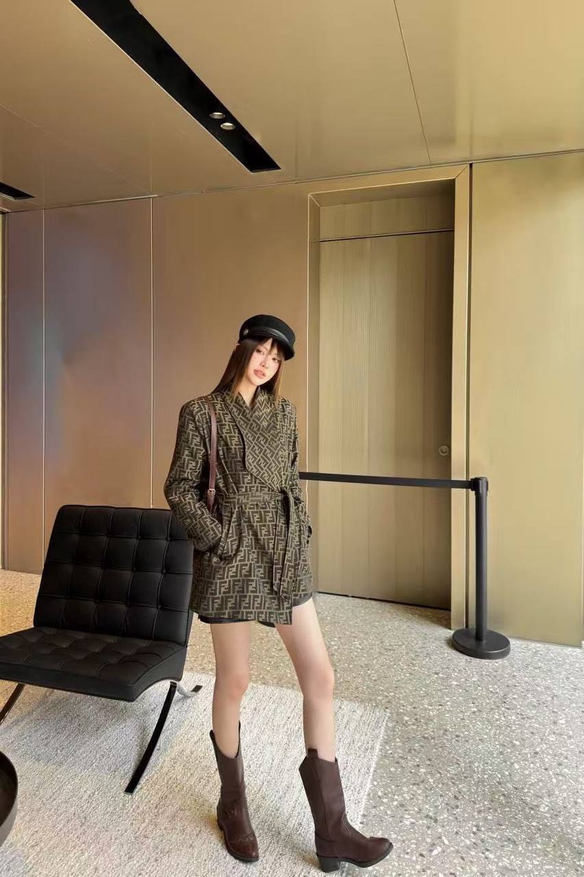 *New collections 💕💕    
270 dhs🪙🌨️
*good  quality  
*Sizes:S M L xl* 
*AVAILABL

Zain231
♥️♥️♥️