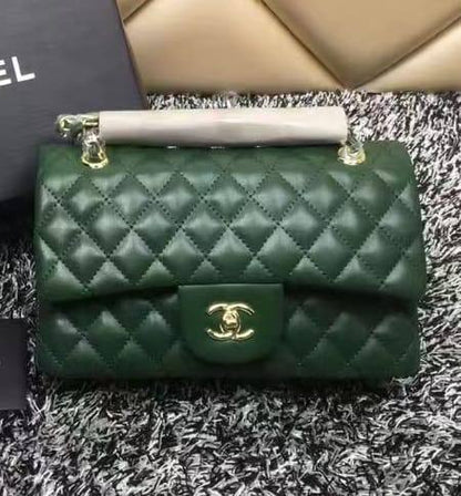 Chanel
110 dhs✅
 size 25cm👈

Zain161
♥️♥️♥️