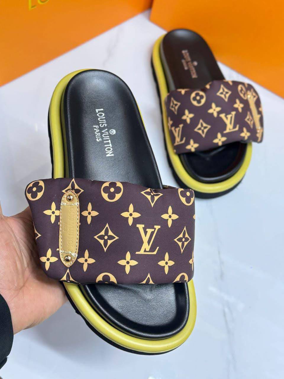 LV
𝐇𝐢𝐠𝐡 𝐪𝐮𝐚𝐥𝐢𝐭𝐲 💯 
𝐒𝐢𝐳𝐞 𝟑𝟔-𝟑𝟕-𝟑𝟖-𝟑𝟗-𝟒𝟎-𝟒𝟏 
100 dhs🇦🇪🇦🇪

Zain86
♥️♥️♥️