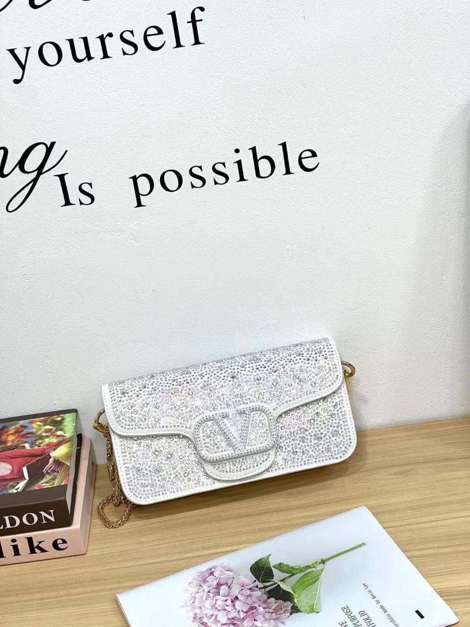 Valentino 
Good Quality 

With Box 🎁🎁🎁

110 dhs❣️

Zain250
♥️♥️♥️
