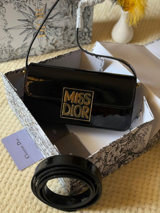 Available again✨✨✨
MISS DIOR
22cm
280 dhs🪙🌨️
Top quality 
With box🎁

Zain167
♥️♥️♥️