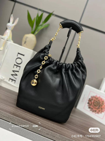Loewe 💕💕 Master
Available colors🥰 
340 dhs❣️

Zain228
♥️♥️♥️