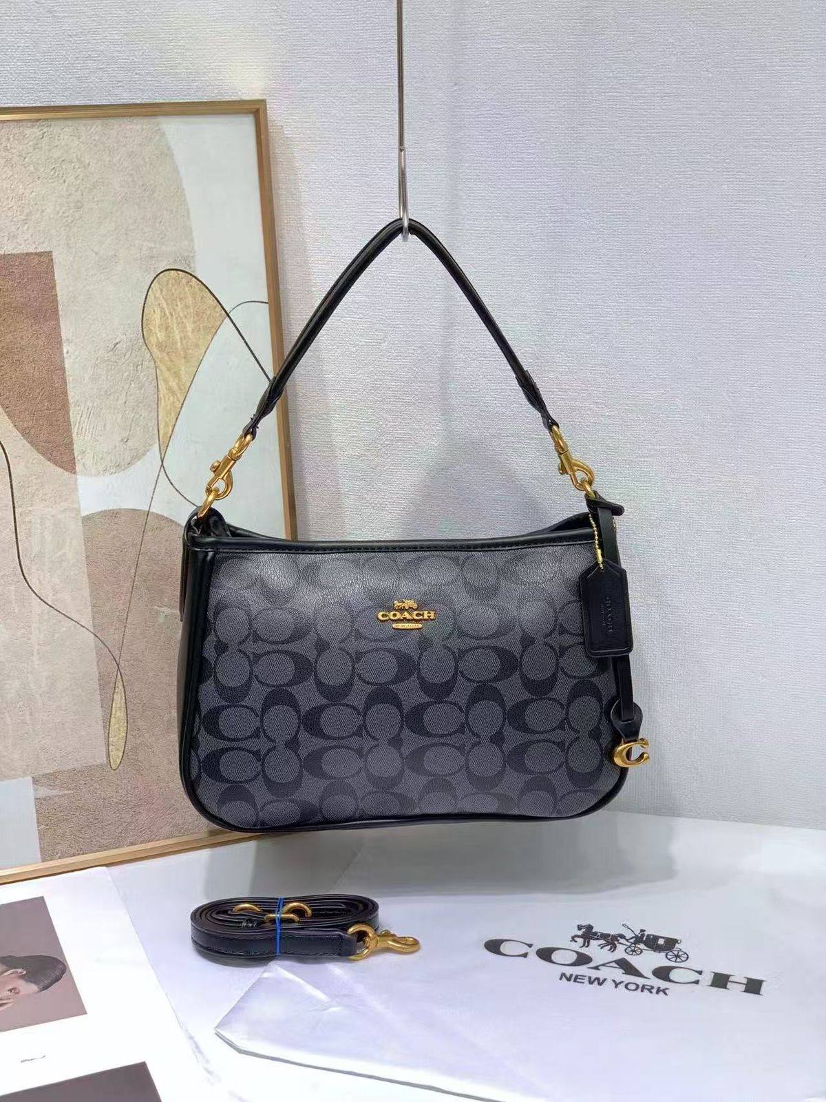 Coach  
 Size:28×19×12 
95 dhs❣️

Zain114
♥️♥️♥️