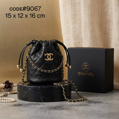 CHANEL ᴍɪɴɪ ᴅʀᴀᴡsᴛʀɪɴɢ
ʙᴜᴄᴋᴇᴛ ʙᴀɢ ʙʟᴀᴄᴋ
ǫᴜɪʟᴛᴇᴅ ᴄᴀᴠɪᴀʀ ʟᴇᴀᴛʜᴇʀ
ᴡɪᴛʜ ɢᴏʟᴅ ᴛᴏɴᴇ ʜᴀʀᴅᴡᴀʀᴇ
ʜᴀs ᴀ ᴄʜᴀɪɴ ʙᴇʟᴛ sᴛʀᴀᴏ
sɪᴢᴇ : 15 cm

ᴡɪᴛʜ BOX
🎁🎁🎁

65 dhs✅

Zain31
♥️♥️♥️