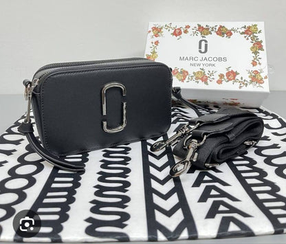 Marc Jacobs

withbox 
🎁🎁🎁

95 dhs💓

Zain143
♥️♥️♥️